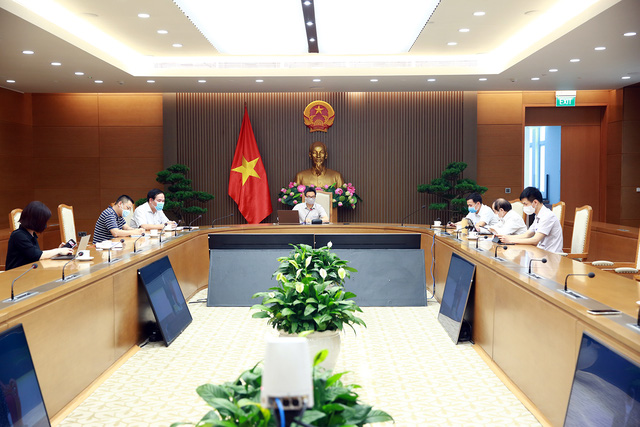 Phó Thủ tướng Vũ Đức Đam họp trực tuyến với tỉnh Bắc Ninh và Bắc Giang về các biện pháp cấp bách chống dịch trong cụm công nghiệp, khu công nghiệp và khu vực dân cư.