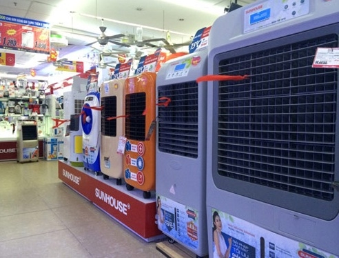 Quạt điều hòa là một trong số những thiết bị làm mát được không ít các gia đình tìm mua để ửng phó với thời tiết nắng nóng của mùa hè.