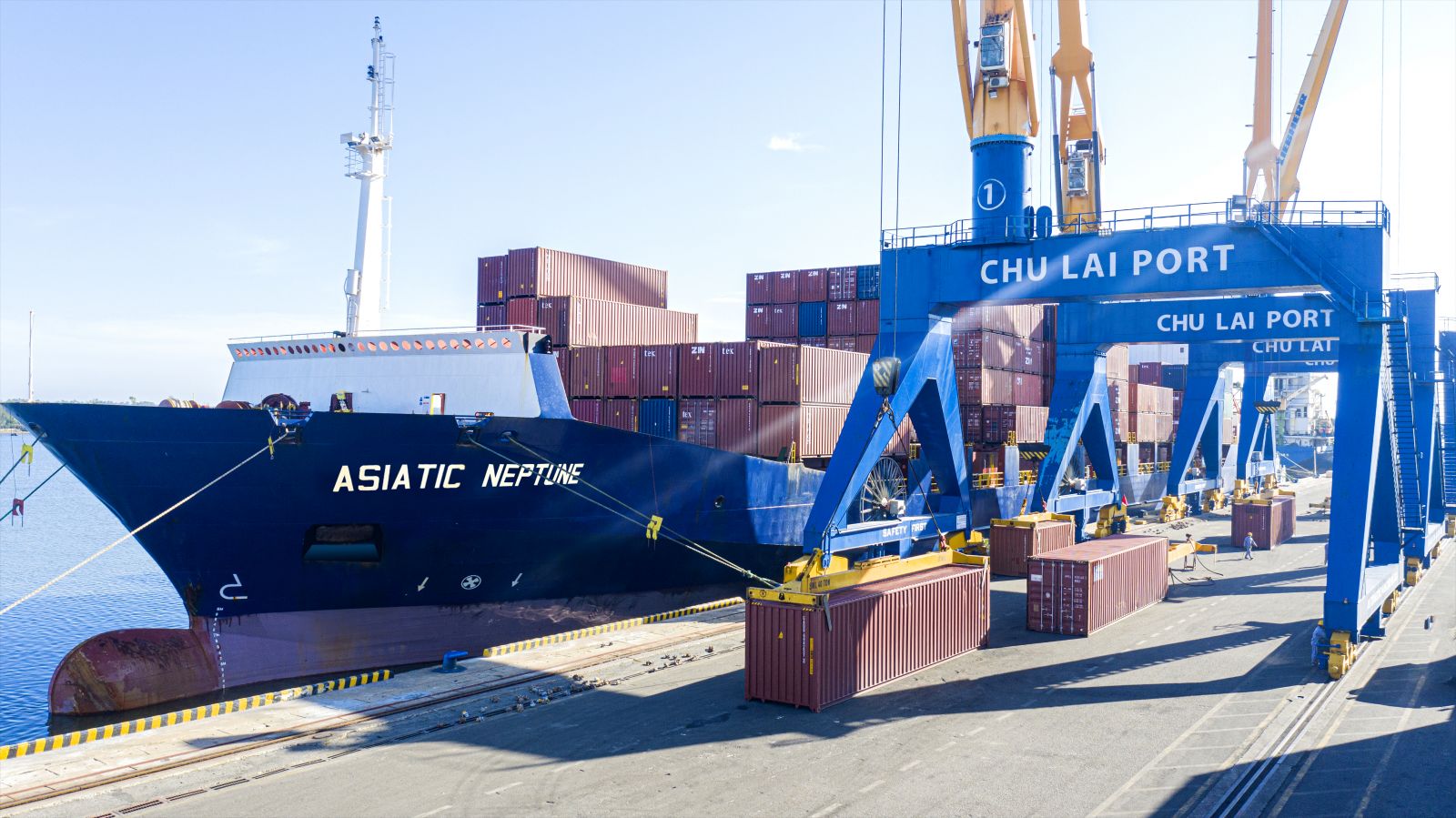Tàu Asiatic Neptune cập cảng Chu Lai đầu năm mới 2021