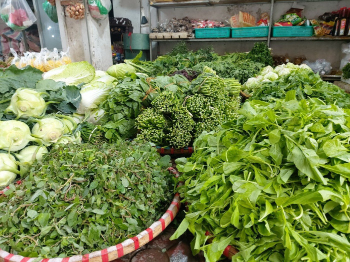 Hà Nội: Mặt hàng rau xanh nào đang biến động giá mạnh trong ngày đầu hạn chế đi lại?
