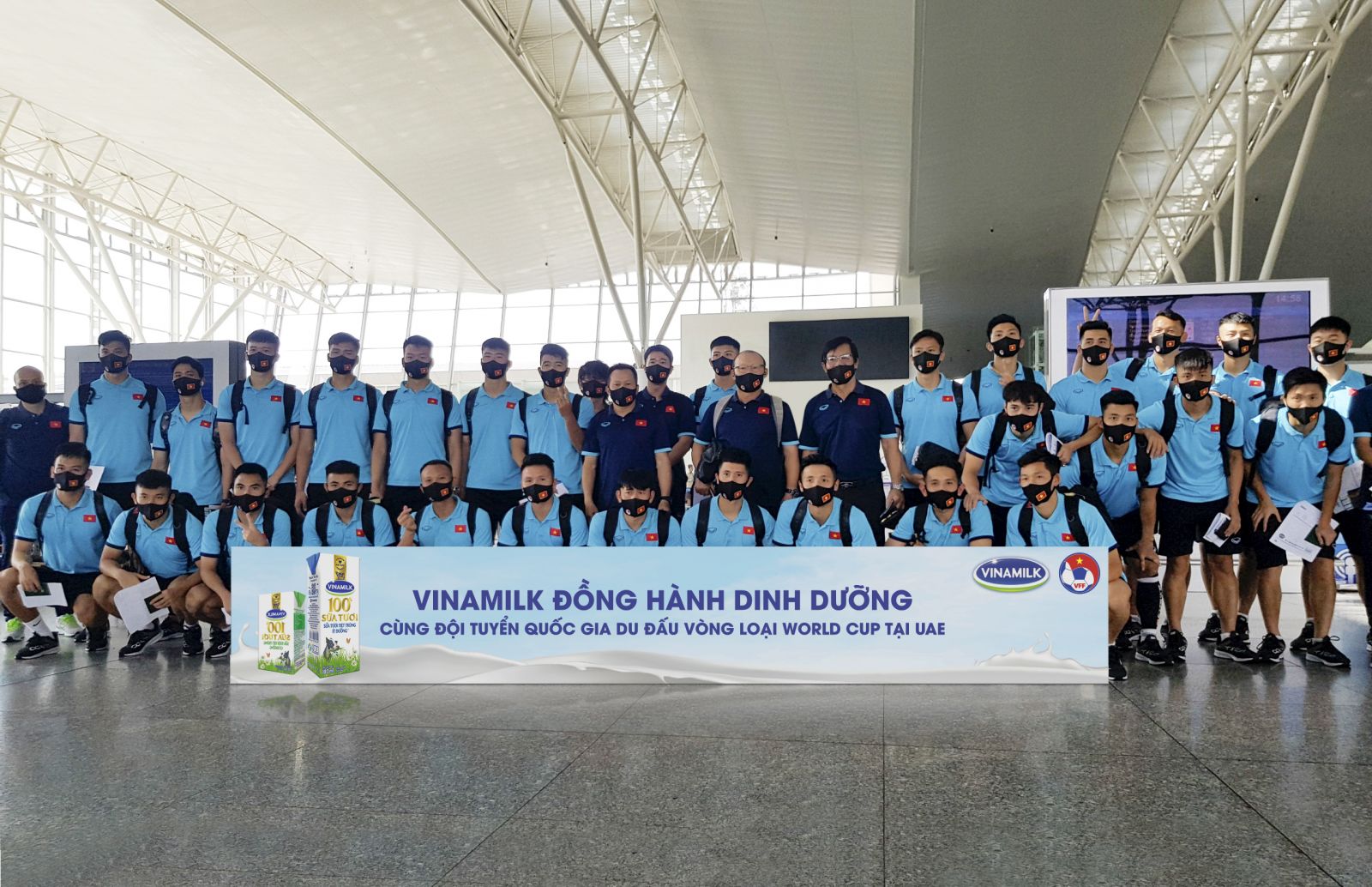 Sản phẩm Vinamilk đồng hành cùng đội tuyển khi tham gia du đấu tại UAE.