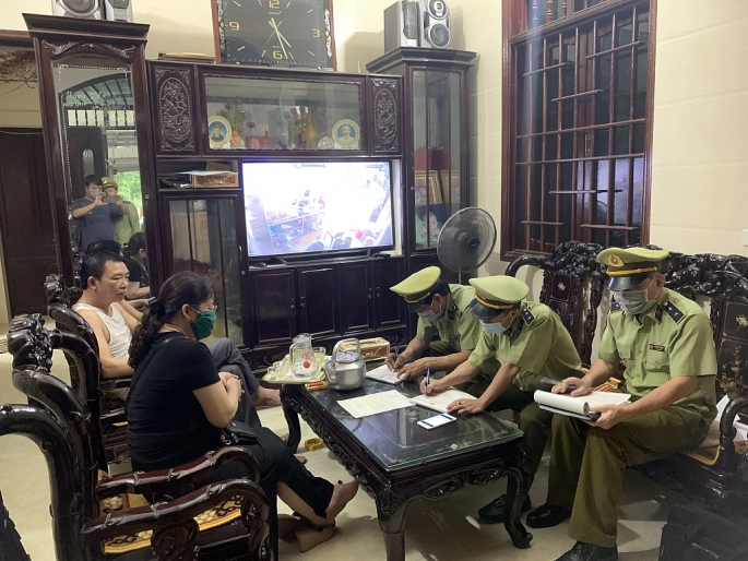 Lực lượng QLTT Hà Tĩnh xử phạt cơ sở kinh doanh vi phạm quy định về nhãn mác