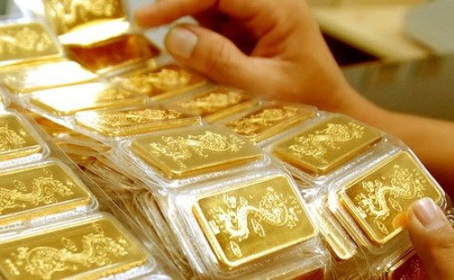 Giá vàng hôm nay 10/5: Vàng SJC vượt đỉnh, vàng thế giới tiếp tục tăng mạnh