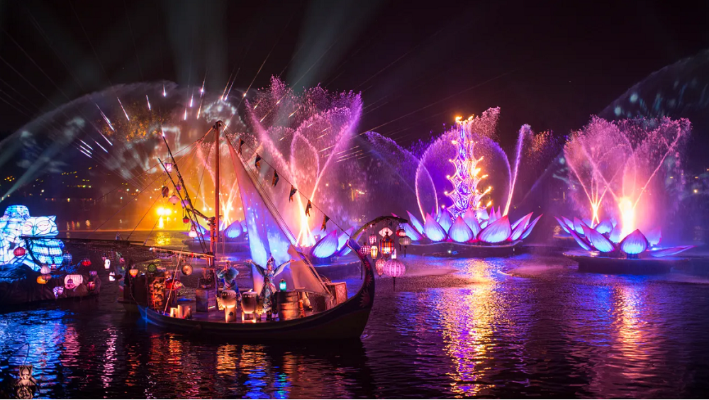 Show diễn The Grand Voyage trên sông là bữa tiệc nghệ thuật – âm thanh – ánh sáng đẳng cấp mà du khách nhất định ghé thăm khi tới Hà Nội