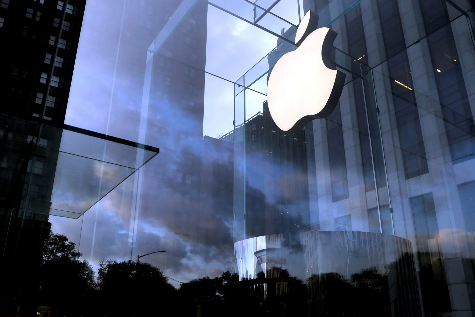 Lượng chip khan hiếm ảnh hưởng đến doanh số bán iPhone của Apple