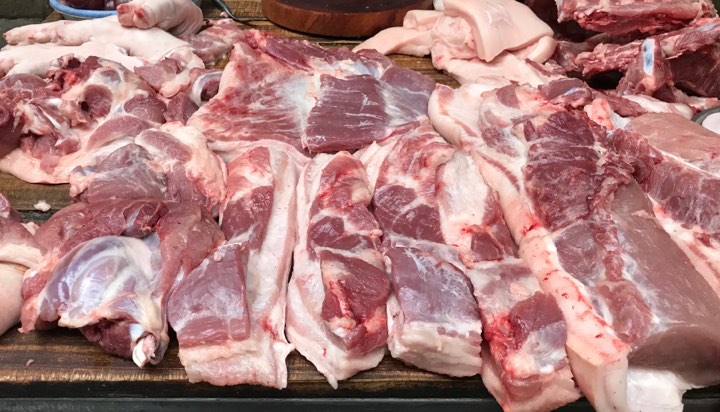 Thịt lợn chỉ hơn 50.000 đồng/kg ồ ạt nhập về Việt Nam
