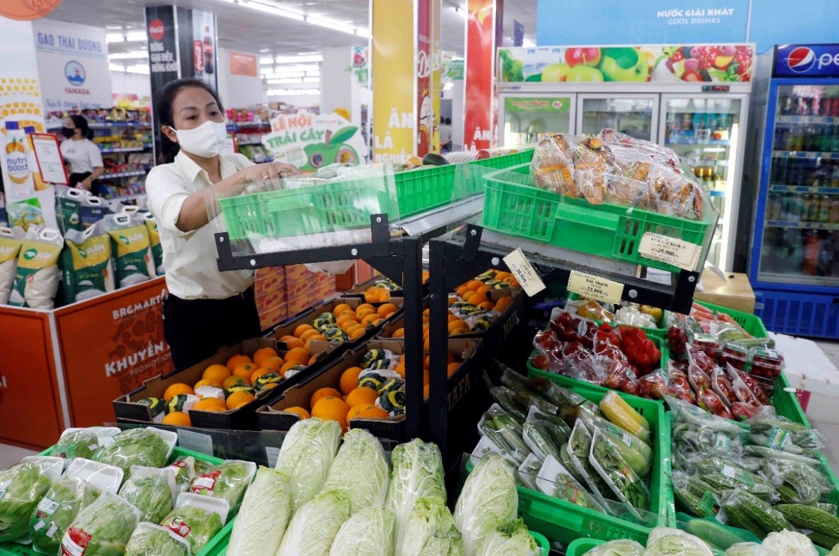 Hàng hóa đa dạng với mức giá không đổi khiến người tiêu dùng không còn tâm lý tích trữ lương thực, thực phẩm trong thời gian Hà Nội đang thực hiện giãn cách xã hội