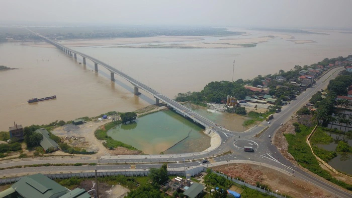 Cầu Văn Lang nối Ba Vì - Phú Thọ. Ảnh: Toàn Vũ