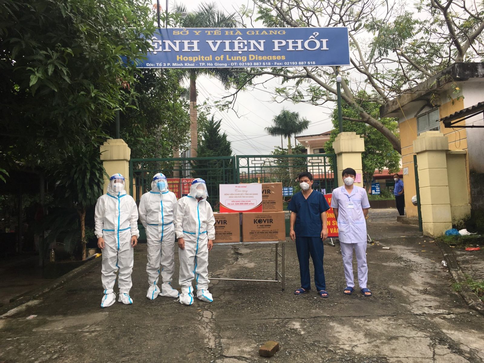 Trao tặng phòng chống dịch Covid 19 tới Bệnh viện phổi tỉnh Hà Giang