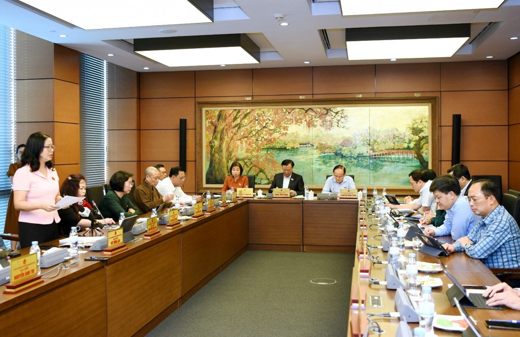 Phiên thảo luận tại tổ về dự án Luật Thủ đô (sửa đổi) của Đoàn đại biểu Quốc hội Hà Nội. Ảnh: Quốc hội