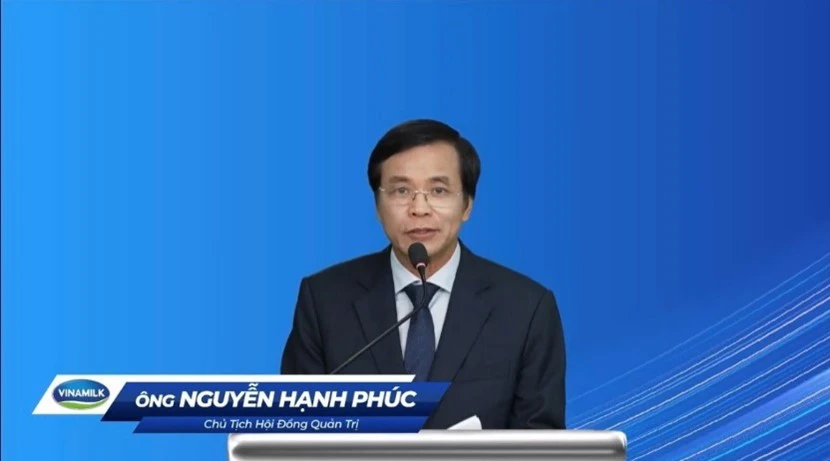 Ông Nguyễn Hạnh Phúc, Chủ tịch HĐQT Vinamilk báo cáo các nội dung quản trị công ty