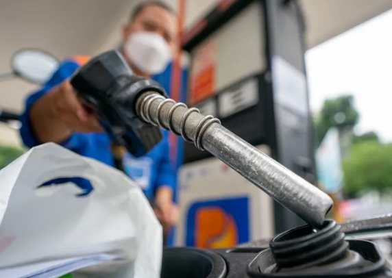 Giá xăng dầu giảm mạnh, về mức thấp nhất kể từ đầu năm
