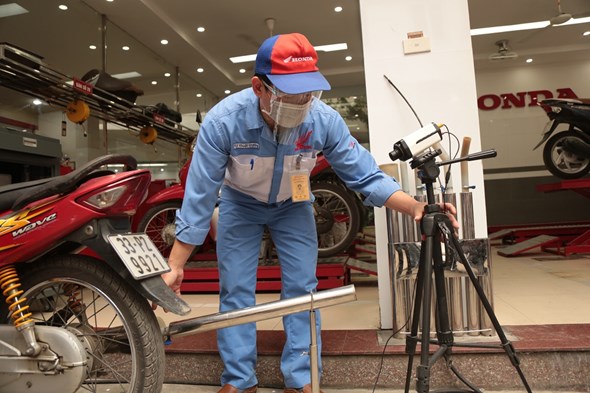Từ 12/11, Hà Nội tổ chức chương trình ''Thí điểm đo kiểm khí thải xe mô tô, xe gắn máy cũ đang lưu hành trên địa bàn Thủ đô''.