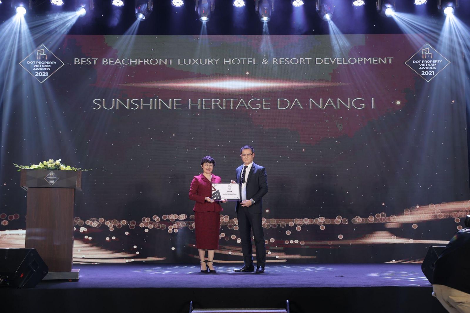 Giải thưởng “Dự án khách sạn và nghỉ dưỡng cao cấp hướng biển tốt nhất Việt Nam 2021 - Best Beachfront Luxury Hotel & Resort Development Vietnam 2021” đã được trao cho Dự án Sunshine Heritage Đà Nẵng I .