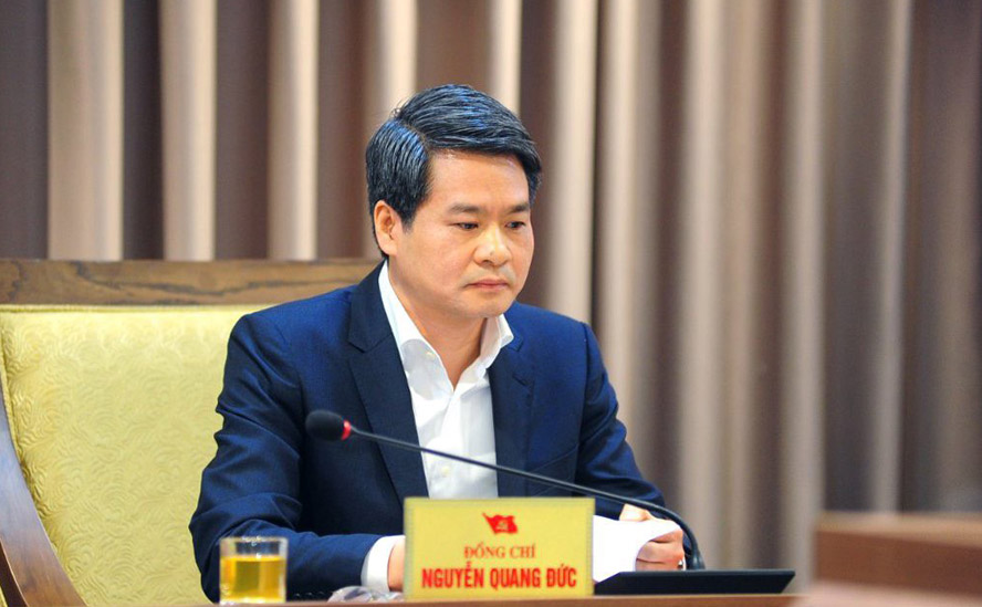 Trưởng ban Nội chính Thành ủy Nguyễn Quang Đức, Tổ trưởng tổ 3 tổng hợp ý kiến thảo luận tại tổ.