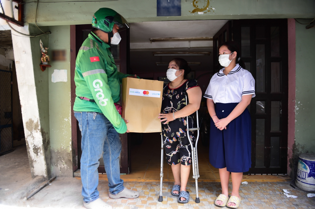 Mastercard và Grab Việt Nam hỗ trợ người dân khó khăn tại TP. HCM