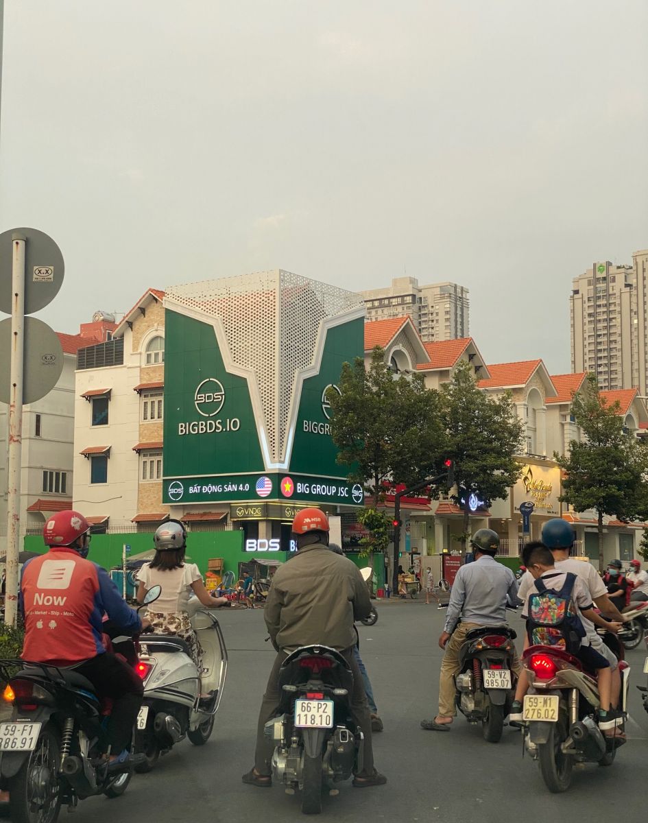 Căn nhà xây dựng khác quy hoạch 1/500 của khu đô thị Him Lam Tân Hưng là nơi đặt văn phòng Big Group