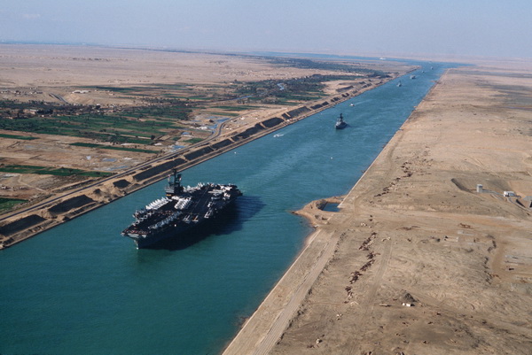 Kênh đào Suez đã hoạt động trở lại