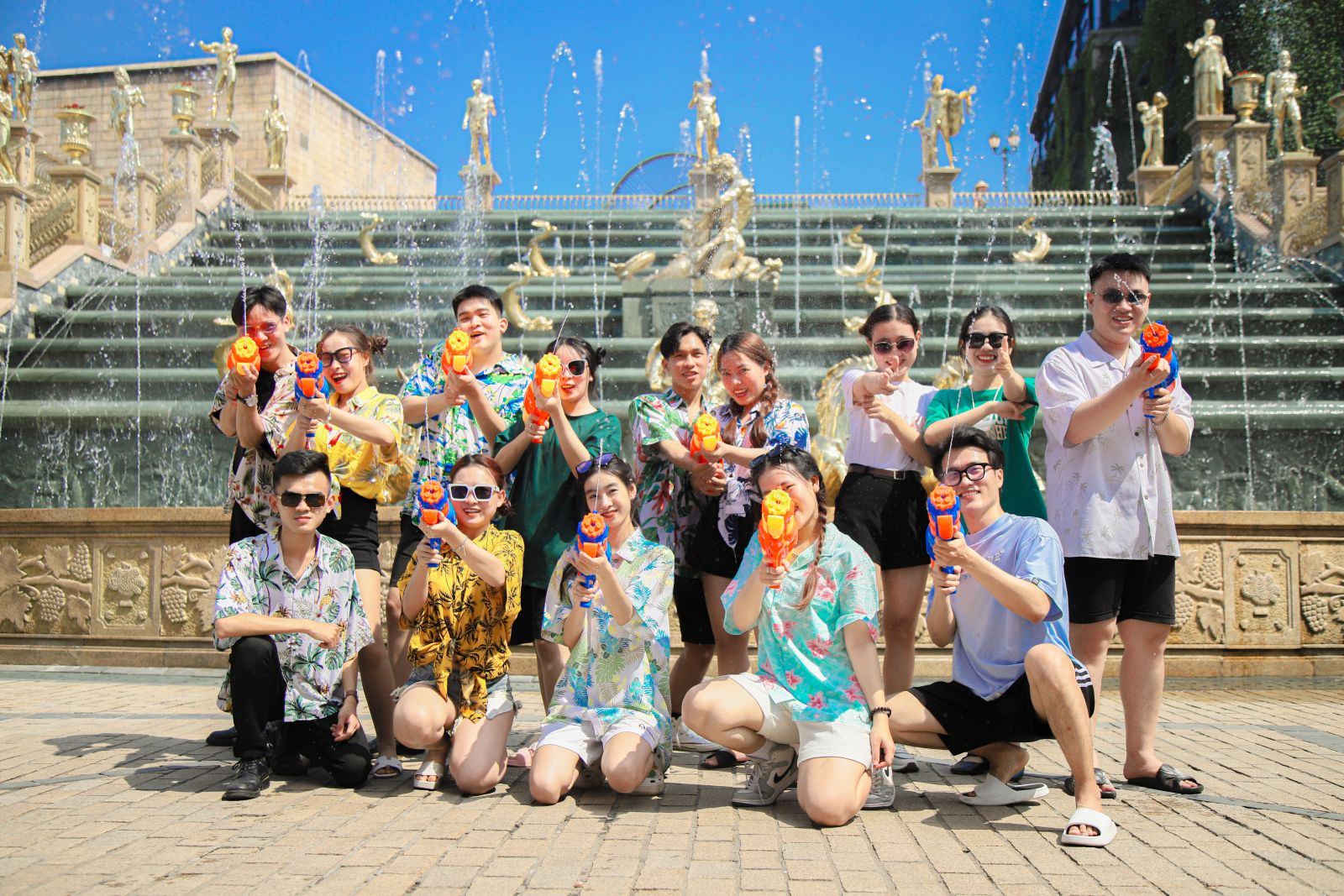 Lễ hội té nước Happy Songkran
