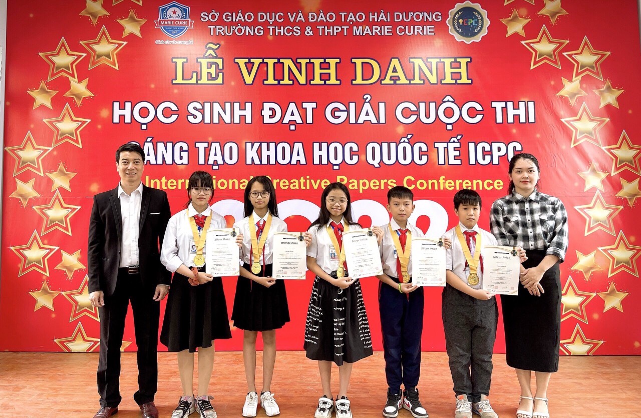 Các em học sinh khối THCS trường THCS-THPT Marie Curie Hải Dương đạt giải trong kỳ thi “Nghiên cứu sáng tạo quốc tế” tại Hàn Quốc năm 2022.