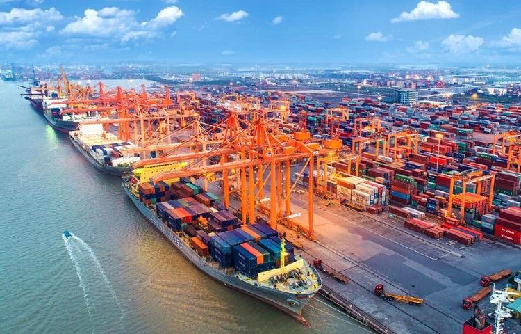 TP. HCM dự định sẽ giảm 50% mức phí với các hàng hoá xuất, nhập khẩu vận chuyển bằng đường thuỷ nội địa.