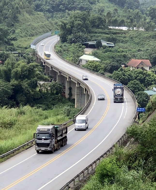 Dự kiến, ngày 27/12 tới, Bộ GTVT sẽ khởi công xây dựng tuyến nối Lai Châu, Yên Bái, Lào Cai với đường cao tốc Nội Bài - Lào Cai.