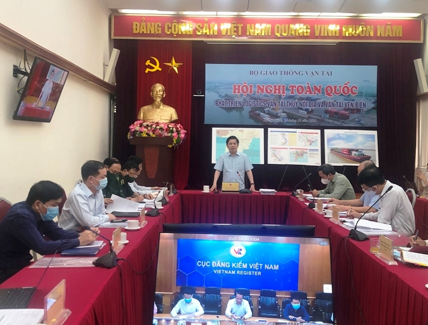 Bộ trưởng Bộ Giao thông Vận tải Nguyễn Văn Thể phát biểu tại hội nghị.