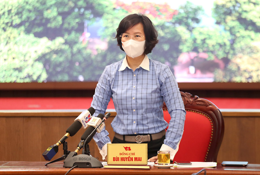 Trưởng ban Tuyên giáo Thành ủy Bùi Huyền Mai phát biểu tại họp báo.