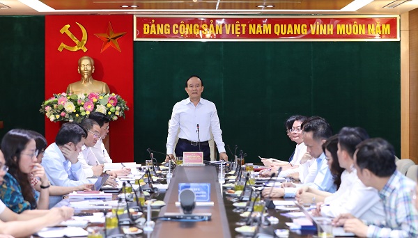 Chủ tịch HĐND thành phố Nguyễn Ngọc Tuấn phát biểu tại hội nghị.
