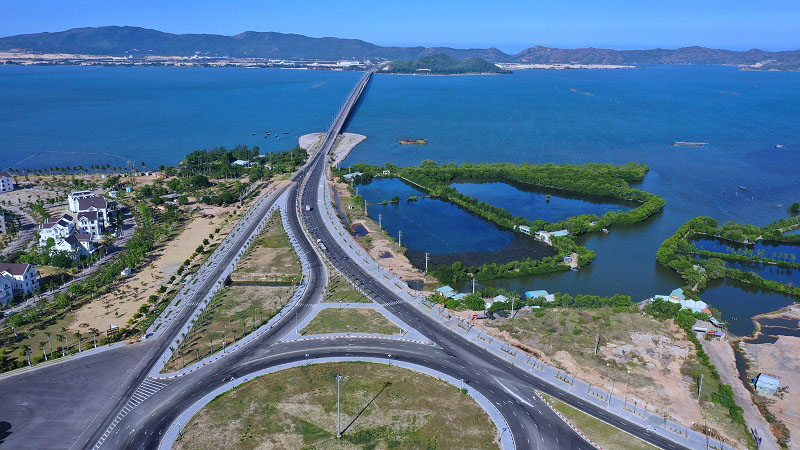 Việc chú trọng đầu tư hạ tầng giao thông hoàn chỉnh đã tạo lực đẩy cho Quy Nhơn