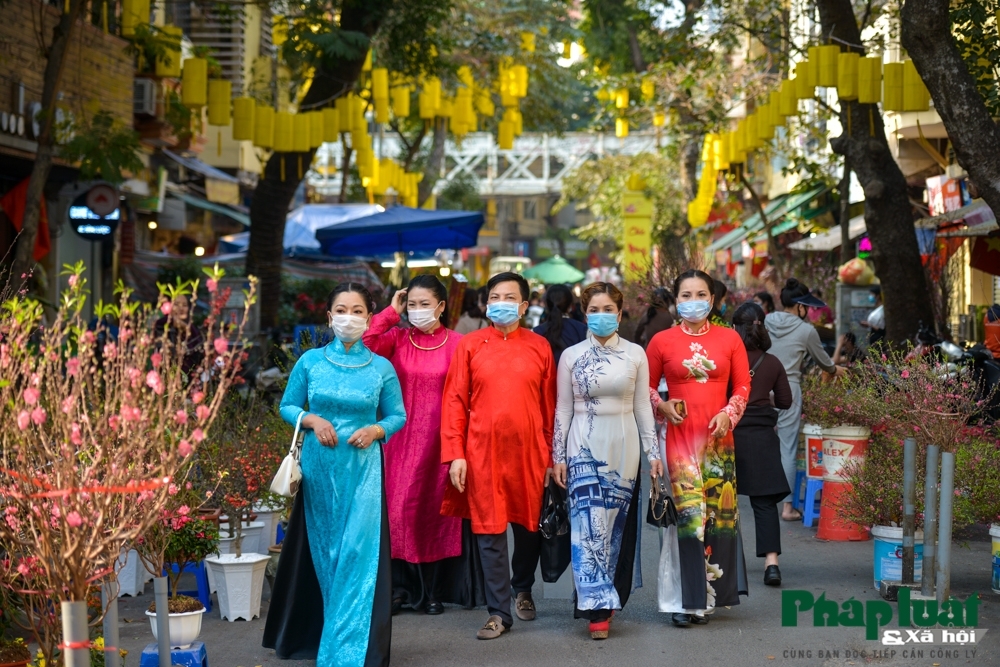 Hà Nội phân luồng giao thông phục vụ chợ hoa Tết tại quận Hoàn Kiếm