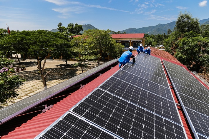 Bộ Công Thương đưa ra loạt cơ chế khuyến khích phát triển điện mặt trời mái nhà lắp đặt tại nhà ở, công sở, trụ sở của doanh nghiệp tại Việt Nam.