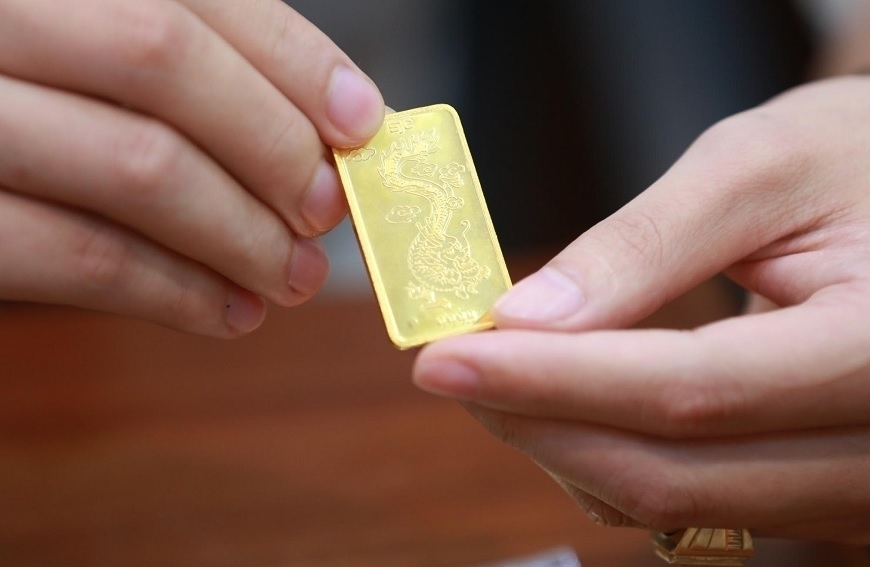 Giá vàng miếng của SJC vẫn đang cao hơn giá vàng quốc tế là 11,77 triệu đồng/lượng.