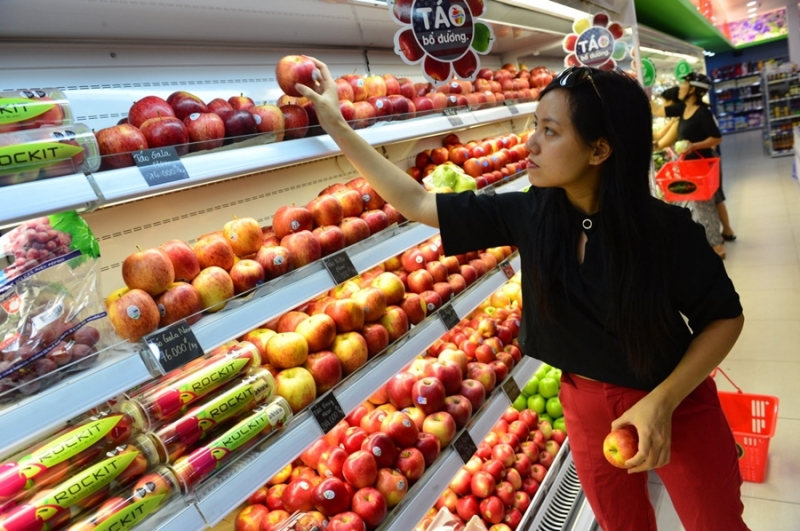 Hà Nội cấp biển nhận diện trái cây an toàn cho toàn bộ cửa hàng kinh doanh trái cây.
