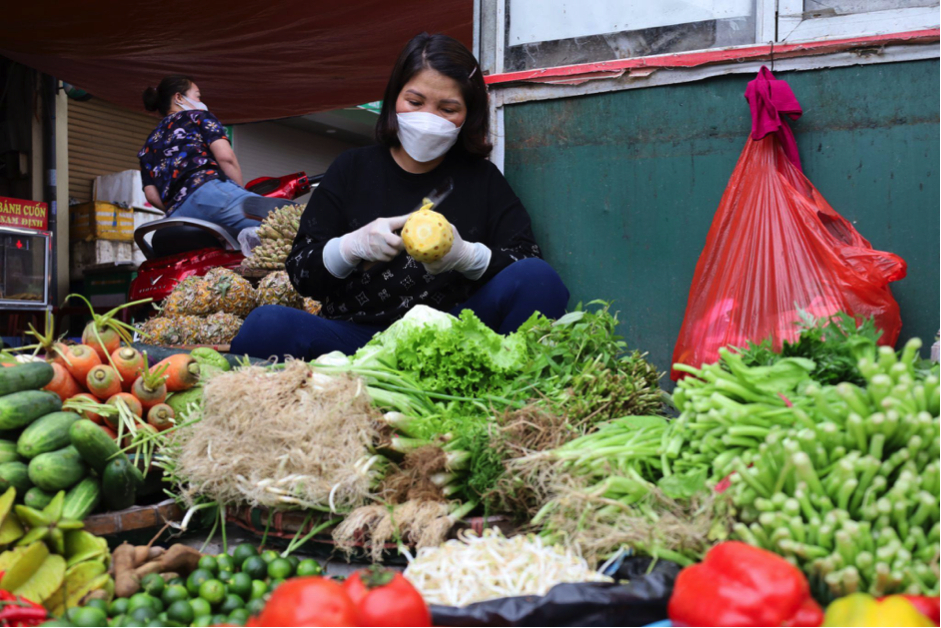 Hầu hết, các mặt hàng rau xanh tại chợ đều đồng loạt tăng giá.