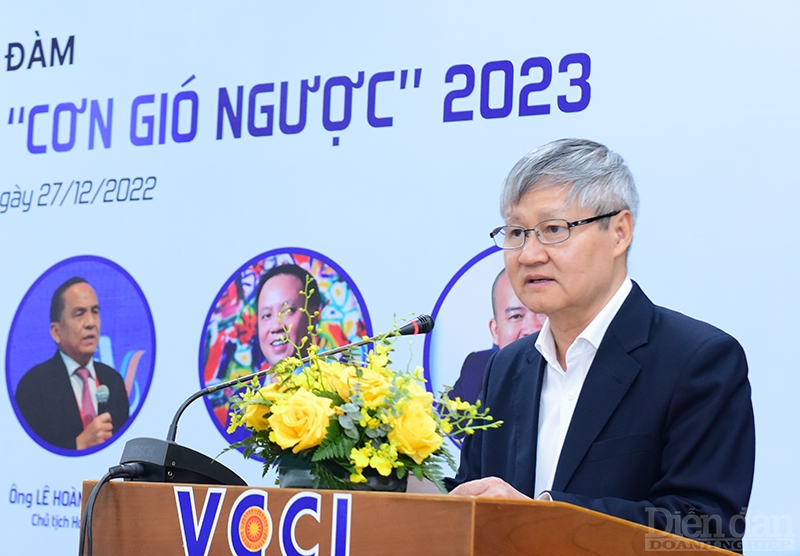  Ông Võ Tân Thành, Phó Chủ tịch Liên đoàn Thương mại và Công nghiệp Việt Nam (VCCI) phát biểu tại toạ đàm. Nguồn ảnh: BTC