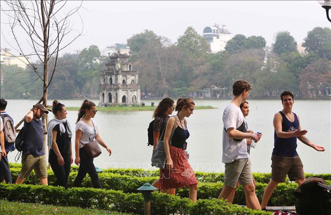Sở Du lịch Hà Nội cho biết, kết thúc quý I, Hà Nội ghi nhận khoảng 2,8 triệu lượt khách du lịch, cơ bản là khách nội địa, tăng 45,3% so với cùng kỳ năm ngoái. Tổng thu từ khách du lịch ước đạt 7.800 tỷ đồng, tăng 45%.