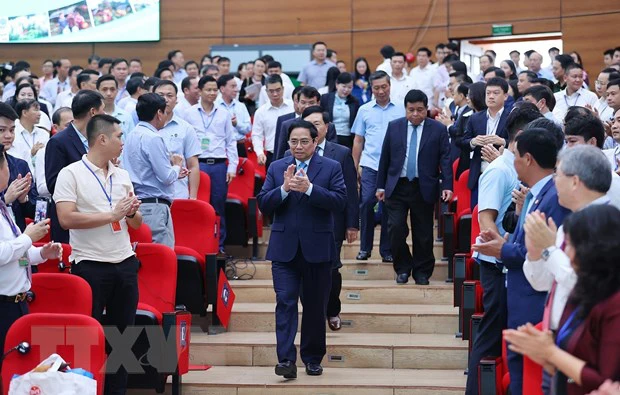Thủ tướng Phạm Minh Chính đến dự Hội nghị triển khai Nghị quyết số 11. Ảnh: Dương Giang.
