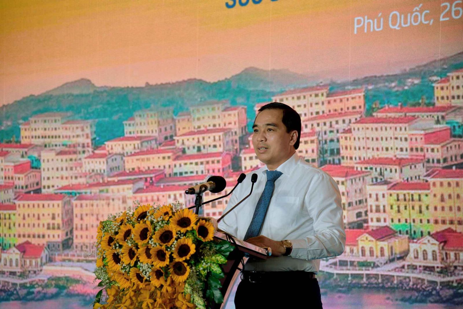 Ông Huỳnh Quang Hưng, Chủ tịch thành phố Phú Quốc phát biểu tại hội thảo