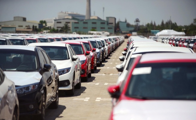 Nhập khẩu ô tô giảm 34,3% trong tháng 1