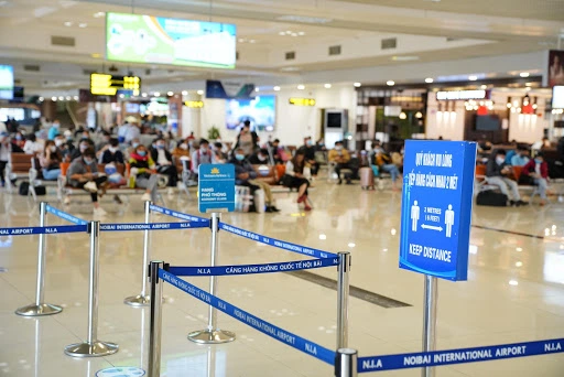 Cảng hàng không quốc tế Nội Bài (Hà Nội).