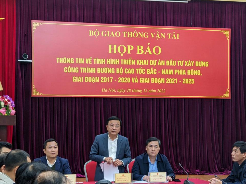 Thứ trưởng Bộ Giao thông vận tải Nguyễn Danh Huy phát biểu