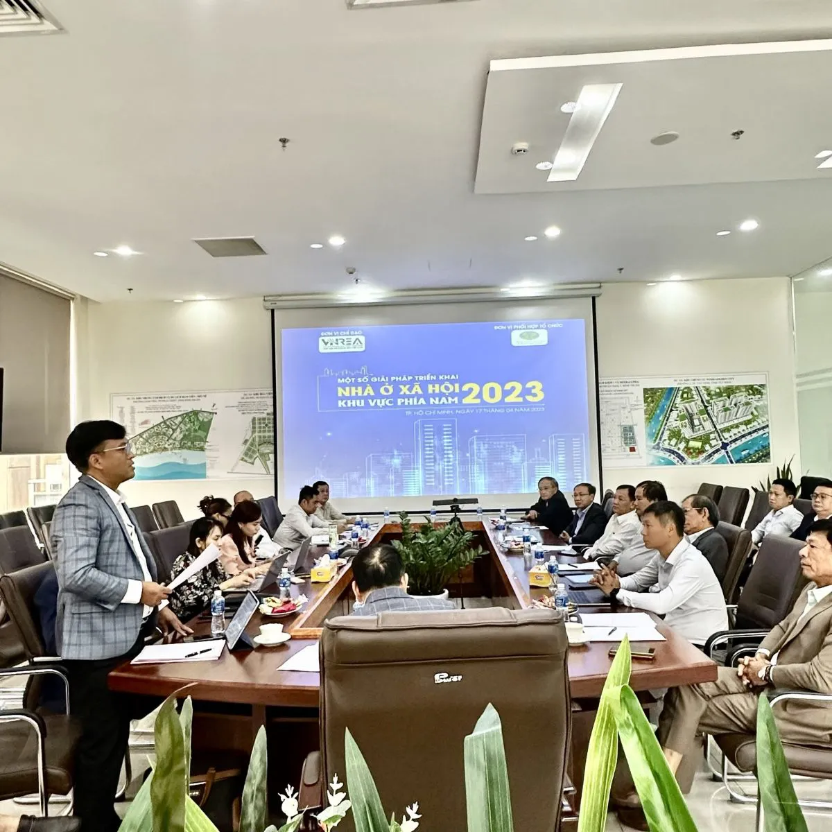 Tọa đàm thường niên đánh giá triển vọng thị trường chung cư Hà Nội 2023 - 2025 và Công bố báo cáo: Dự báo xu hướng phân khúc chung cư trung - cao cấp Hà Nội năm 2023.