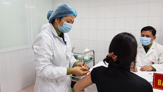 Hà Nội triển khai tiêm vắc-xin phòng Covid-19 cho người dân từ 18 đến 65 tuổi