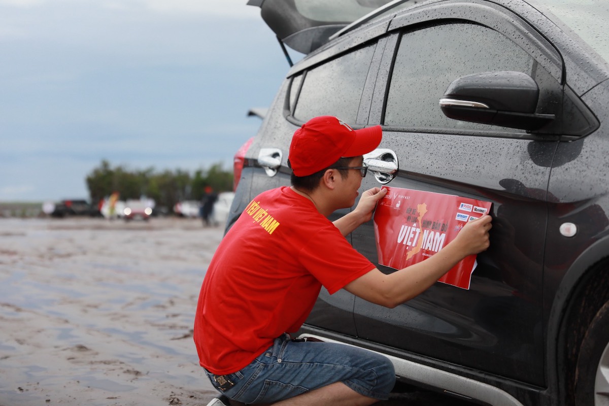 1.000 xe VinFast “chiếm sóng” sự kiện kỷ lục xếp bản đồ Việt Nam